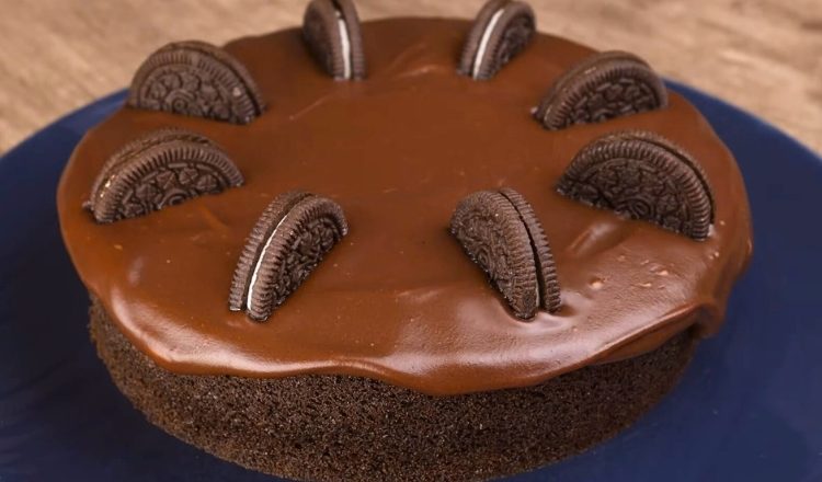 Bolo de Oreo com 3 ingredientes