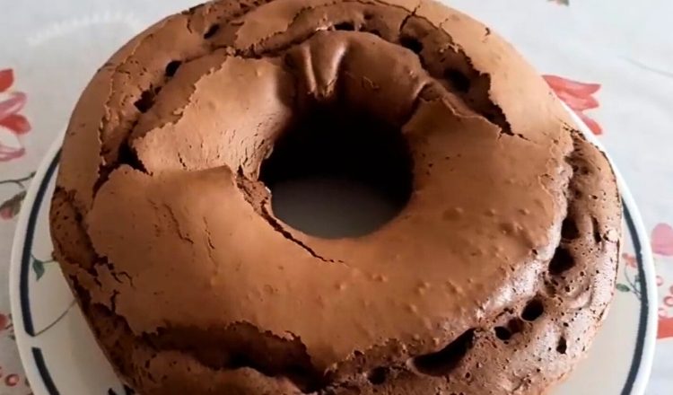 Bolo de chocolate com 3 ingredientes