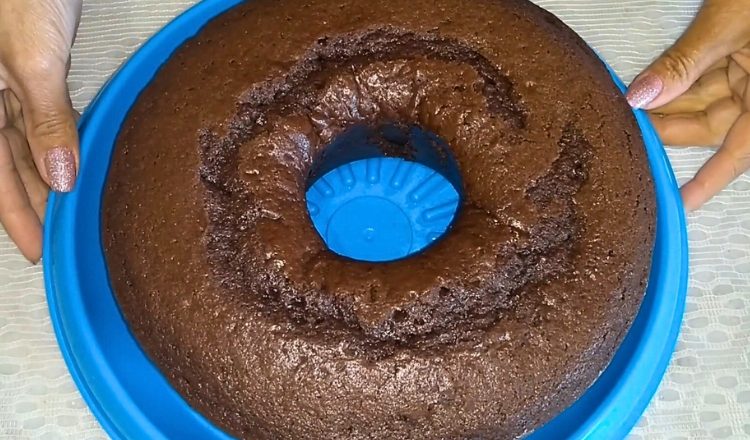 Bolo de chocolate sem ovo e sem leite