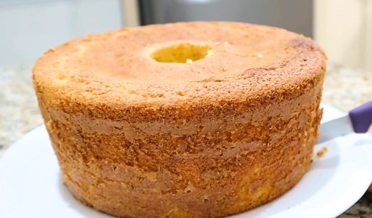 Bolo de farinha de arroz com laranja