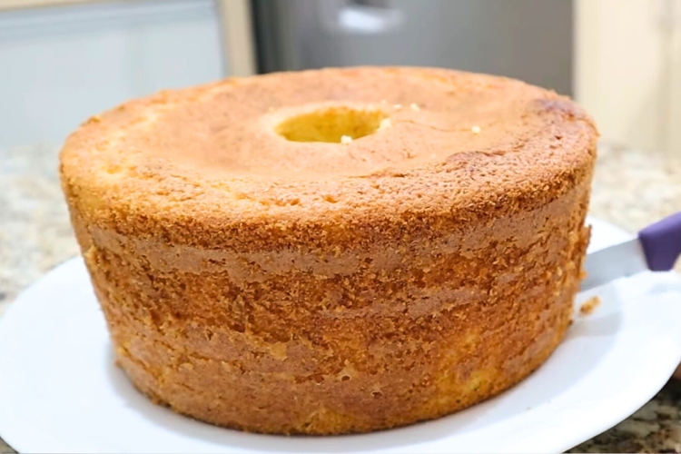 Bolo de farinha de arroz com laranja