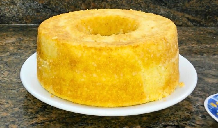 Bolo de fubá com farinha de arroz