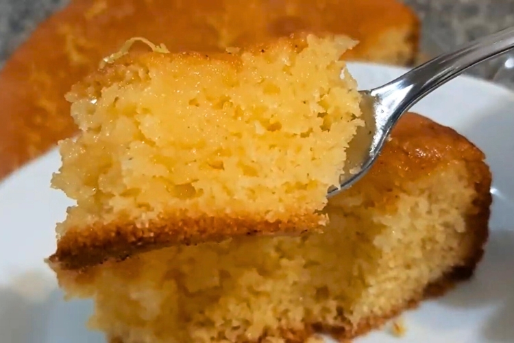 Bolo de fubá com limão siciliano