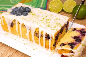 Bolo de limão com mirtilo