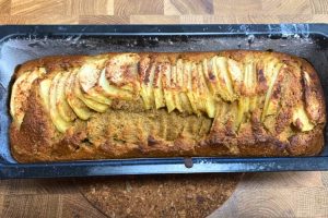 Bolo de maçã com farinha de arroz