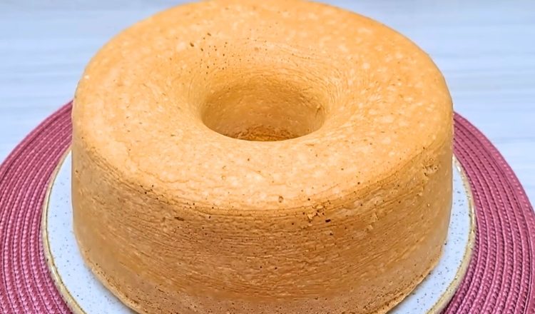 Bolo de maizena com 3 ingredientes