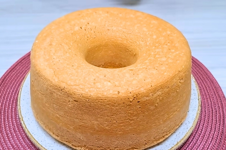Bolo de maizena com 3 ingredientes