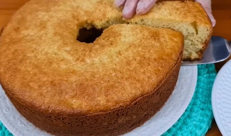 Bolo de maizena com farinha de trigo