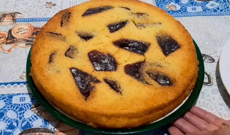 Bolo de mandioca com goiabada