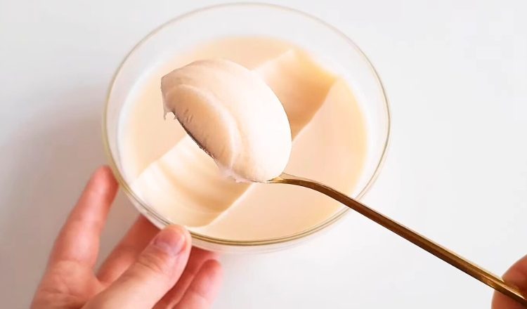 Cobertura de chocolate branco para bolo