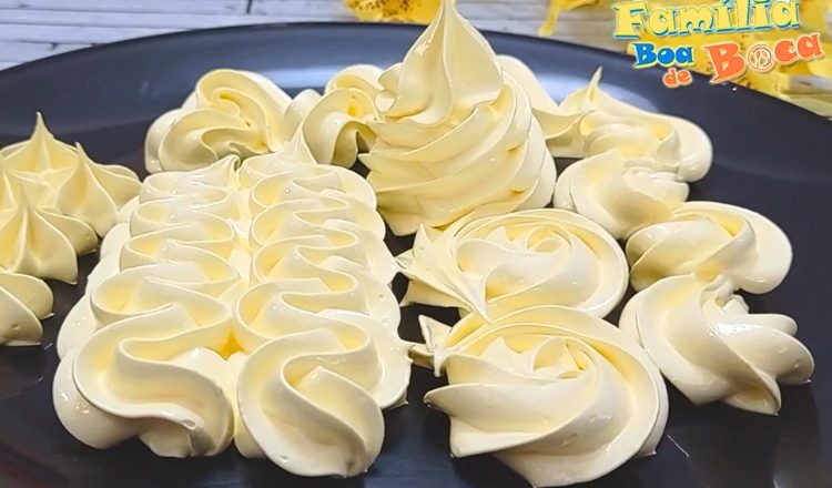 Merengue suíço para cobertura de bolo
