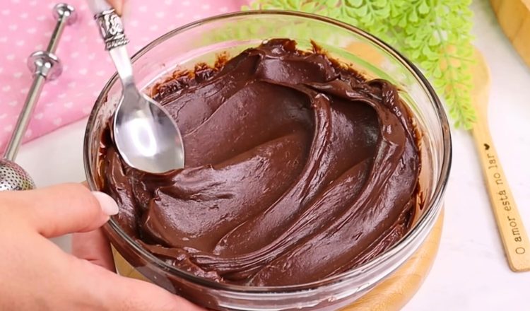 Receita de recheio de chocolate para bolo de aniversário