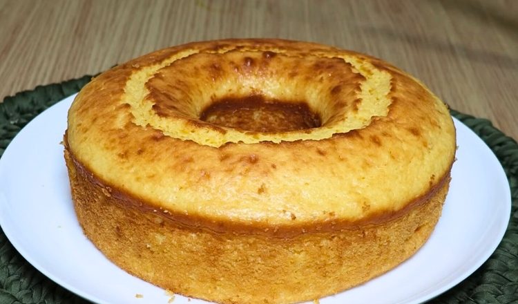 Bolo de abacaxi com gelatina