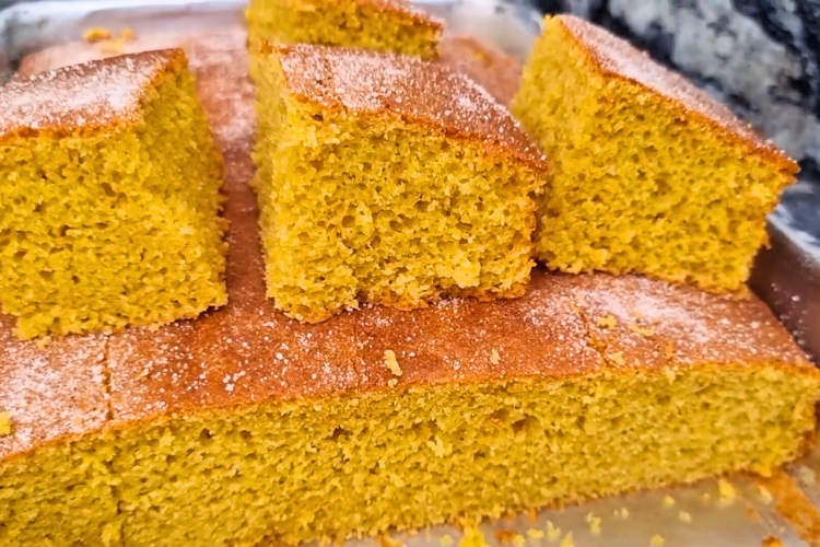 Bolo de banana com cenoura