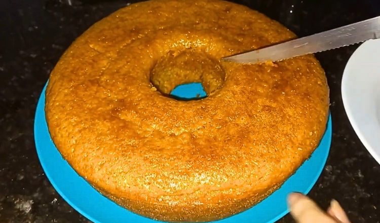 Bolo de cenoura com canela