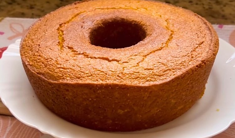 Bolo de cenoura com flocão