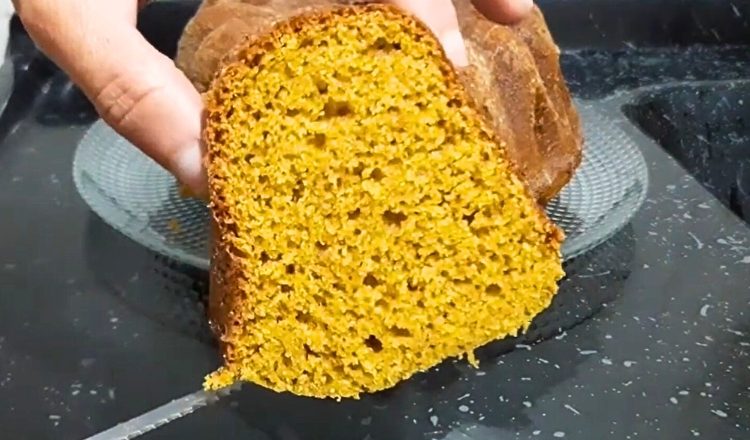 Bolo de cenoura com iogurte natural