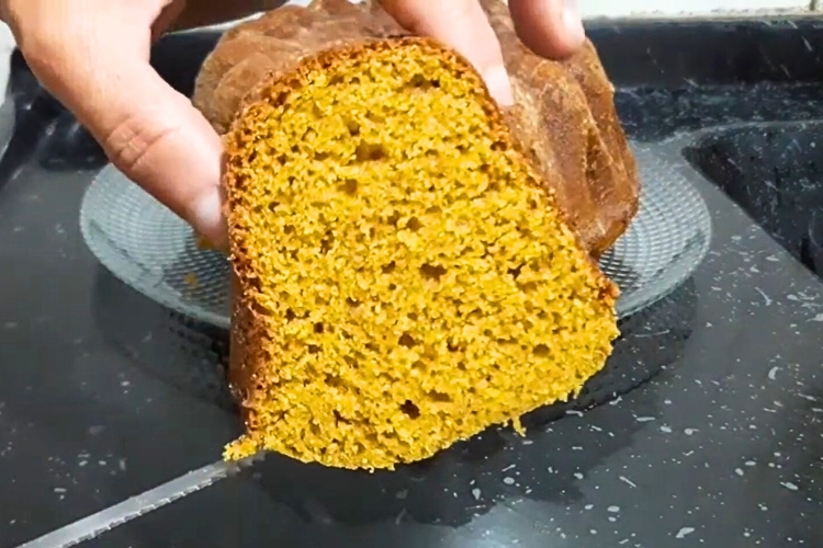 Bolo de cenoura com iogurte natural