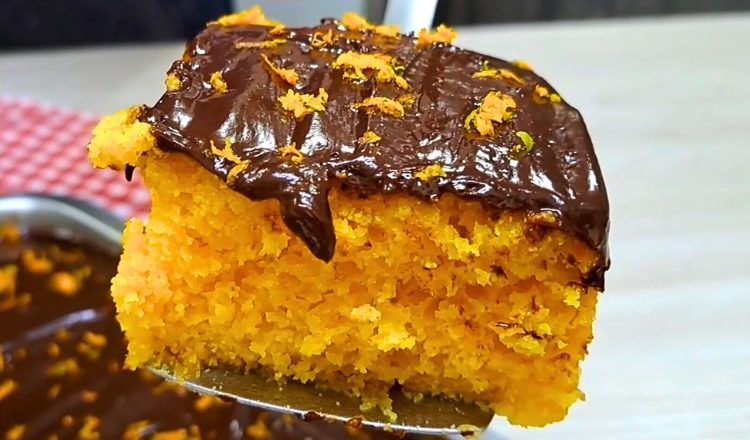 Bolo de cenoura com laranja