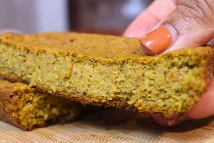 Bolo de cenoura com maçã e aveia
