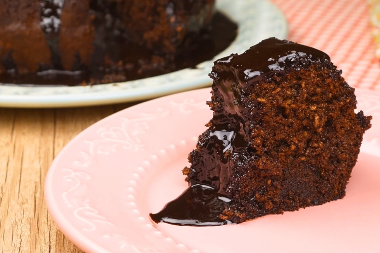 Bolo de chocolate com coco sem farinha de trigo