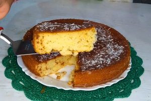 Bolo de mandioca crua de liquidificador com farinha de trigo