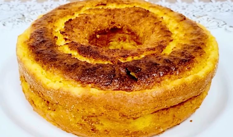 Bolo de milho de espiga cremoso com leite condensado