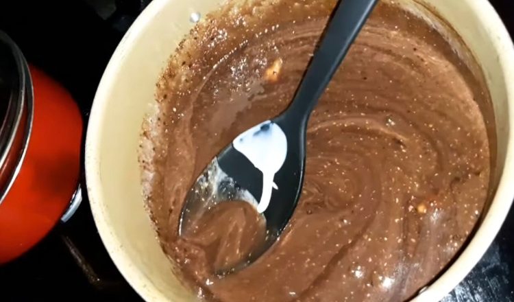Cobertura de chocolate com creme de leite sem leite condensado