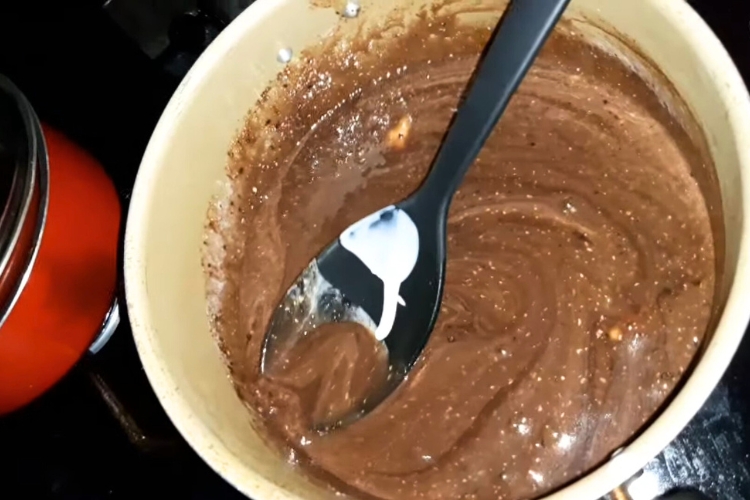 Cobertura de chocolate com creme de leite sem leite condensado