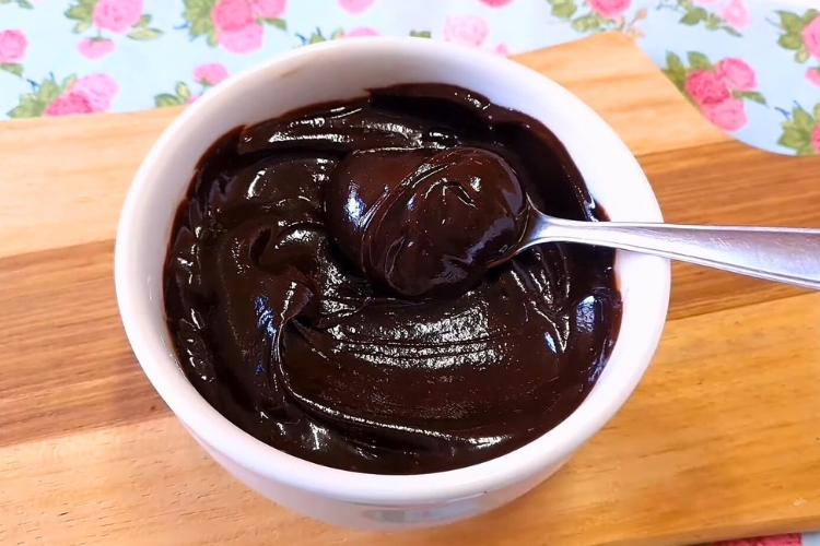 Ganache para cobertura de bolo