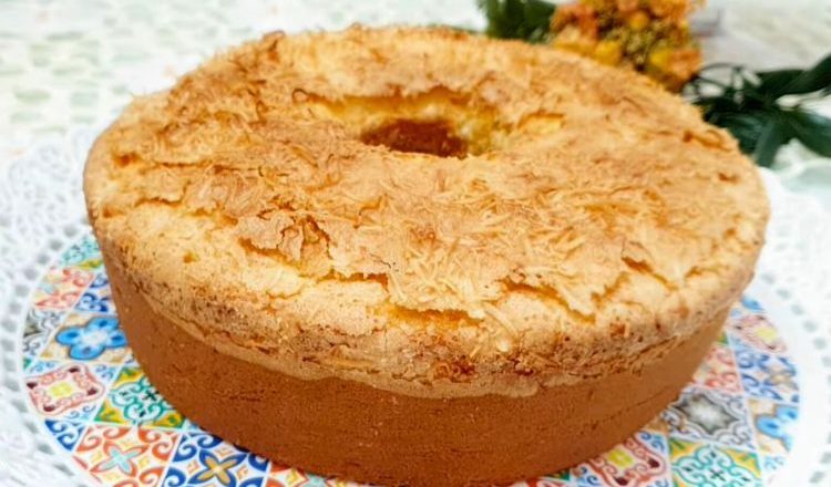 Receita de bolo de abacaxi fofinho e simples