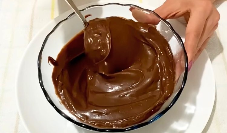 Receita simples de cobertura de chocolate