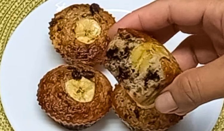Bolinho de banana com canela