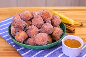Bolinho de chuva com banana