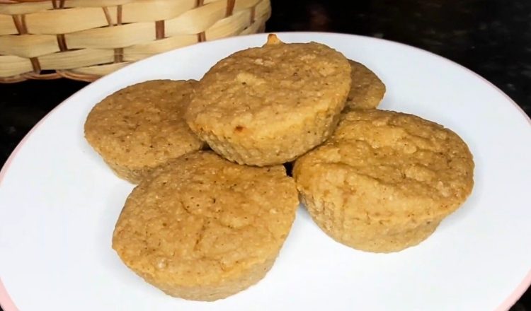 Bolinho de maçã com aveia para bebê
