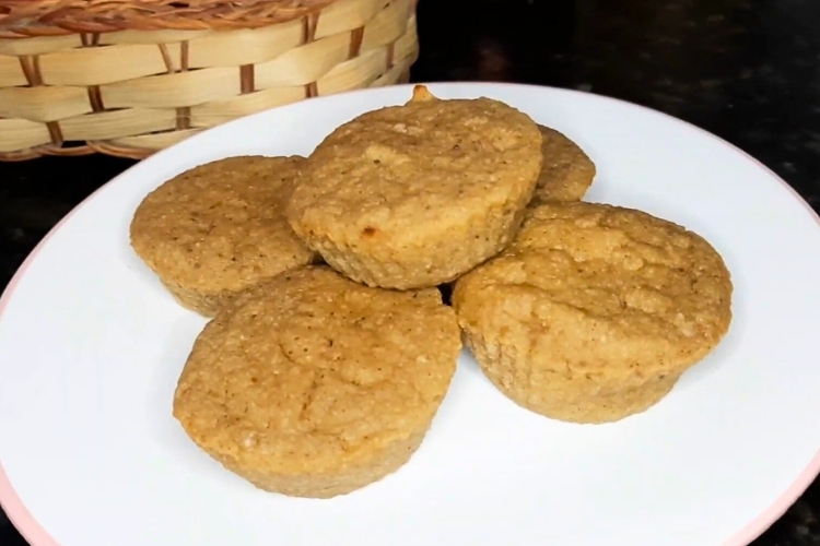 Bolinho de maçã com aveia para bebê