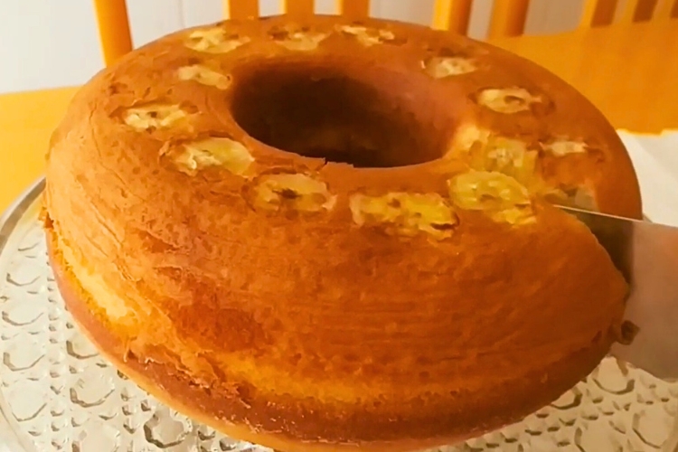 Bolo de banana com massa pronta