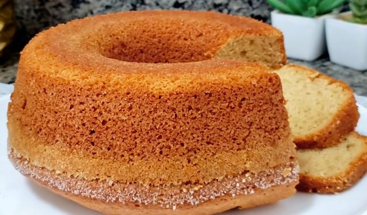 Bolo de banana de liquidificador sem leite