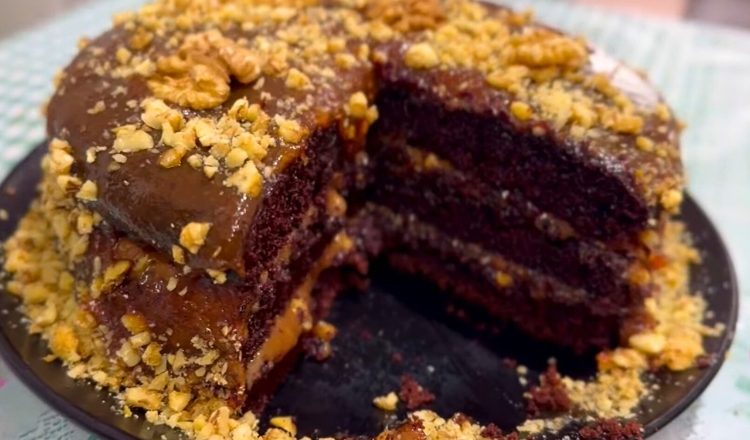 Bolo de chocolate com caramelo salgado