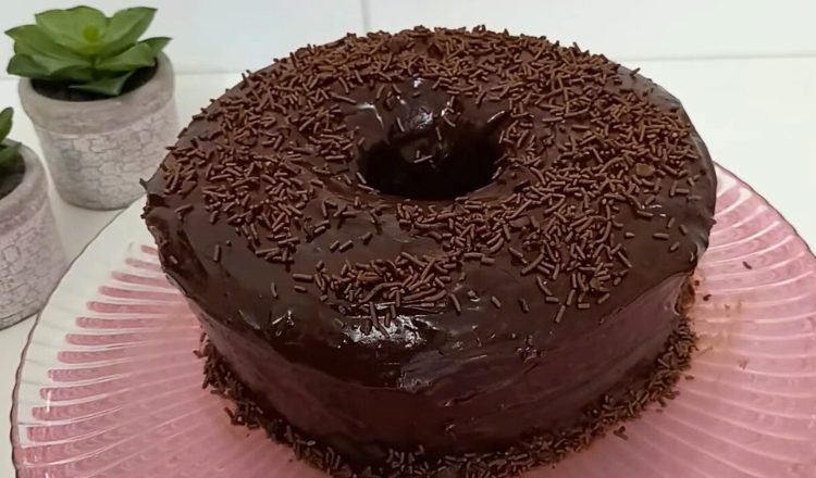 Bolo de chocolate com massa pronta