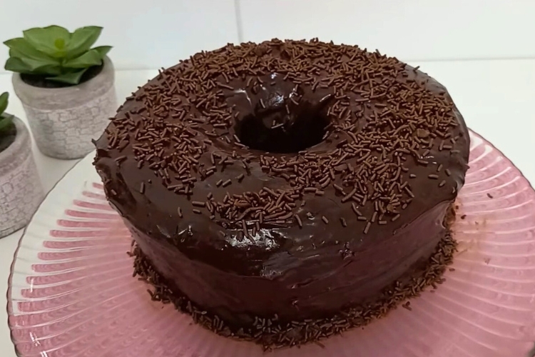 Bolo de chocolate com massa pronta