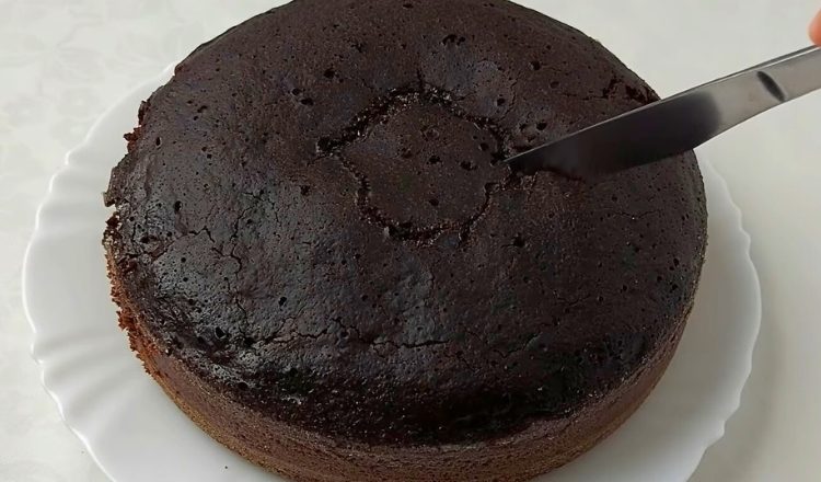 Bolo de chocolate na panela de pressão