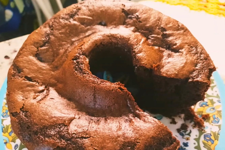 Bolo de chocolate tipo brownie