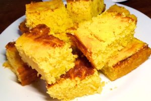 Bolo de fubá com ricota