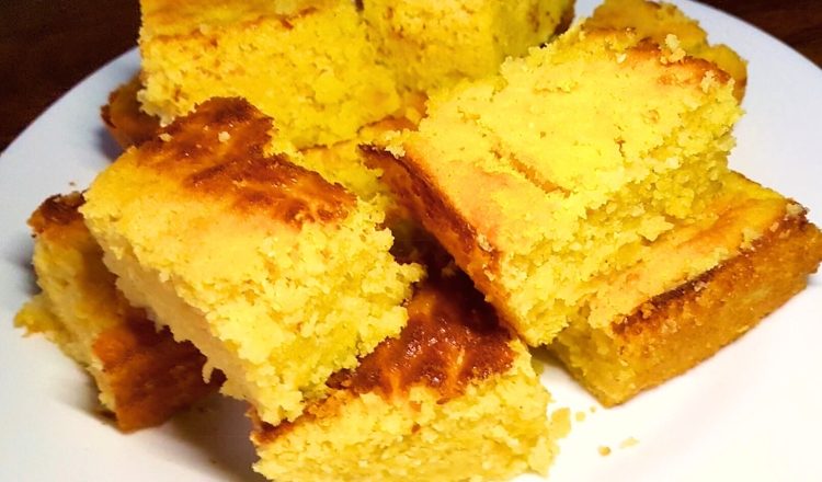 Bolo de fubá com ricota