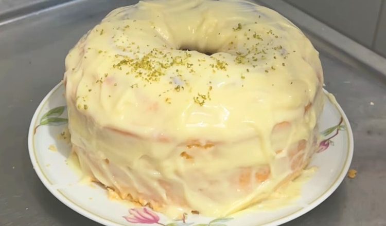 Bolo de limão com massa pronta