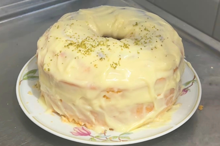 Bolo de limão com massa pronta