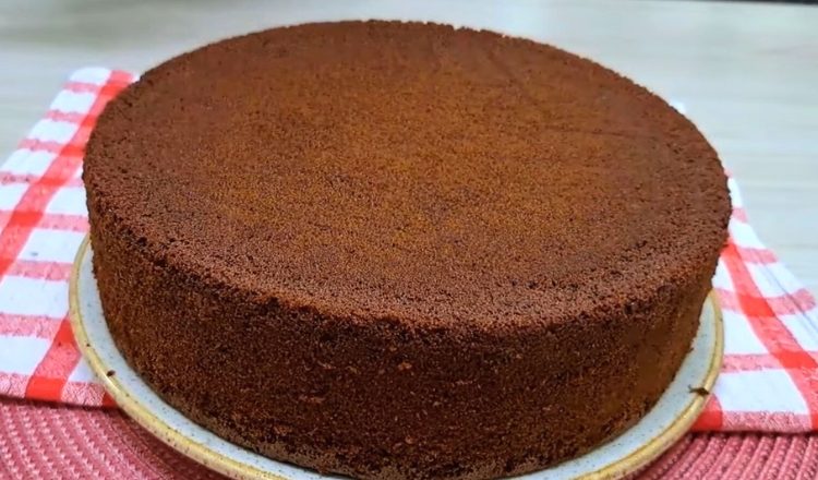 Massa de pão de ló de chocolate para rechear