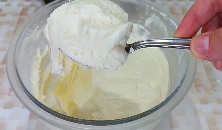 Mousse de chocolate branco para recheio de bolo