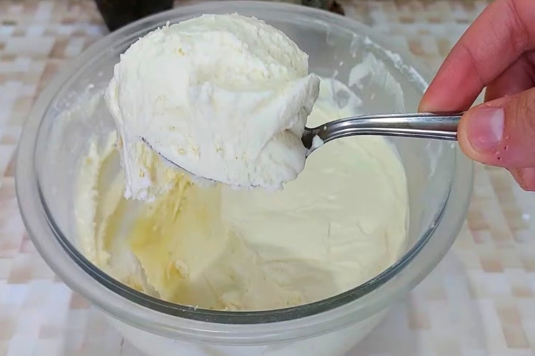 Mousse de chocolate branco para recheio de bolo